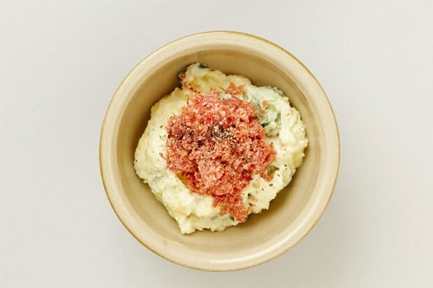 ポテトサラダとコンビーフの写真