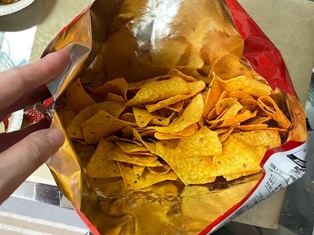 『ドリトス』を開ける