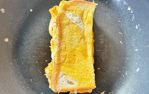 『韓国流トースト』を作る写真