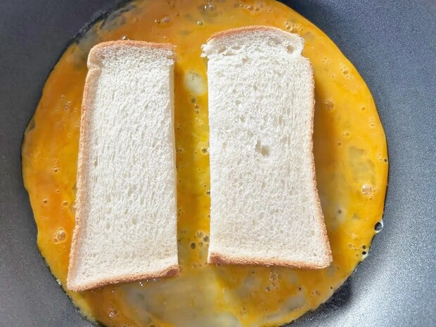 食パンが化けた! 定番の材料で作る『ワンパントースト』、作り方のコツは…?