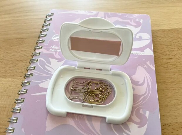 ウェットシートの蓋をつけたノート