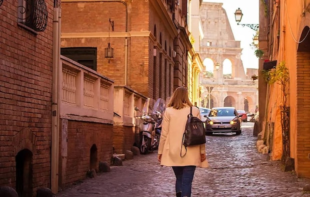 1人の女性の写真