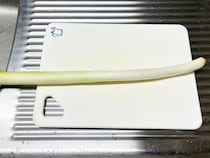包丁で切るより早い！　ズボラ妻が教える『白髪ねぎ』の作り方に「その手があったか」