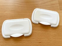 ウェットシートの蓋の『じゃない使い方』を実践！　出先で助かるアイディアに「これは使える…」