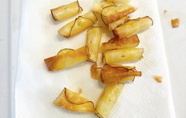 『くるくるおさつチップス』を作る写真