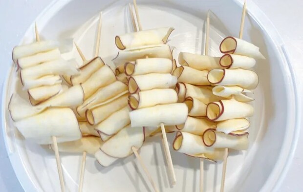 『くるくるおさつチップス』を作る写真