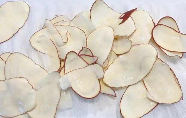 『くるくるおさつチップス』を作る写真