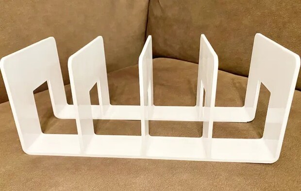 ダイソー『ブックエンド　4つ仕切り』の写真