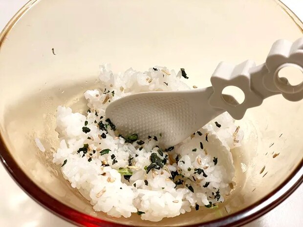 ダイソーのお弁当仕上げスプーン（撮影：grape編集部）