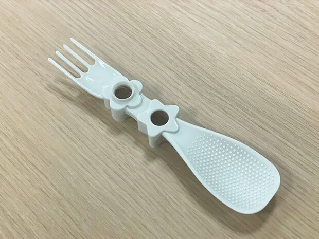 ダイソーのお弁当仕上げスプーンの写真（撮影：grape編集部）