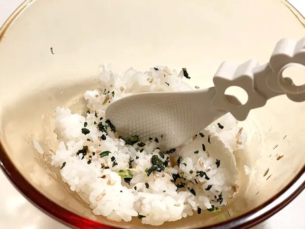 お弁当作りの革命!ダイソーの110円『3wayスプーン』が神だった 「これ1本で済むのすごい」