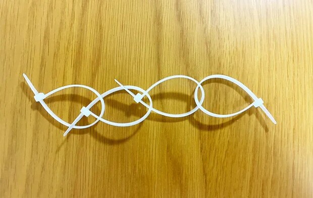 結束バンドのライフハック（撮影：grape編集部）