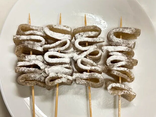 こんにゃく串（撮影：grape編集部）