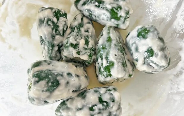 『ピーマン丸ごと天ぷら』を作る写真