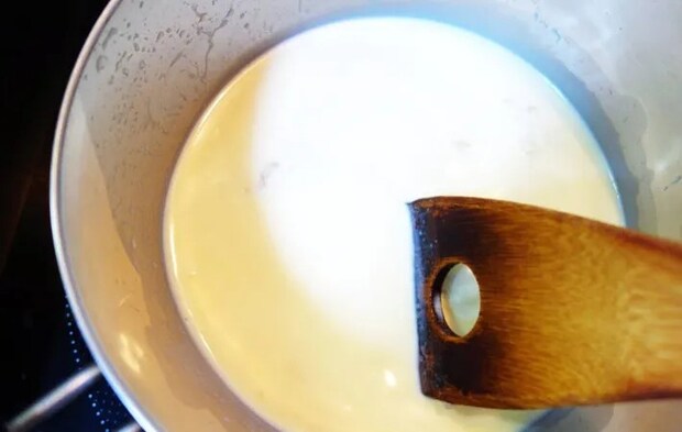 『バニラ風味プリン』を作る写真