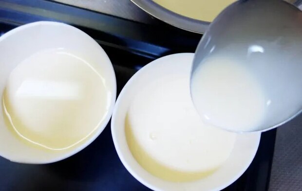 『バニラ風味プリン』を作る写真