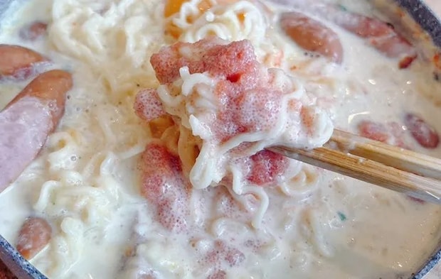 『背徳カルボナーラらーめん』の完成写真