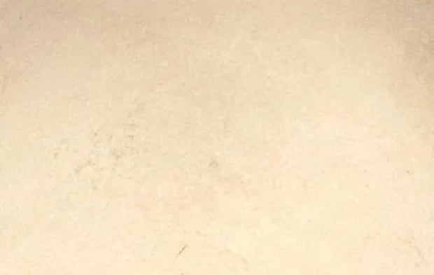 新聞紙で掃除をした玄関の写真