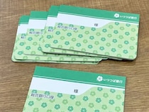 100均で売っていた『通帳』の正体に、クスッ！　開けてみると…「質感までそっくり」「親戚の子に渡したい」