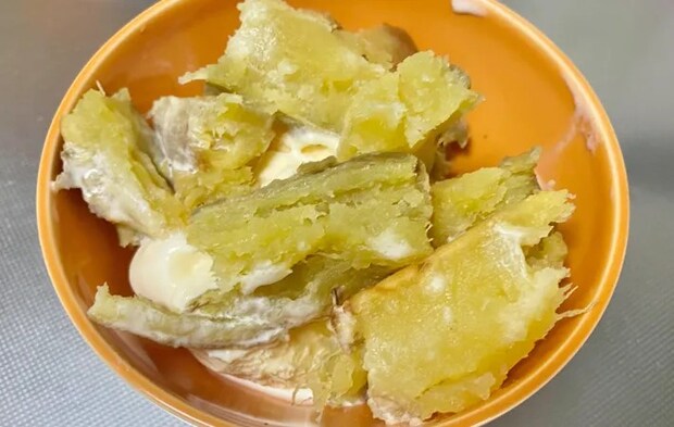 『焼き芋アイス』を作る写真