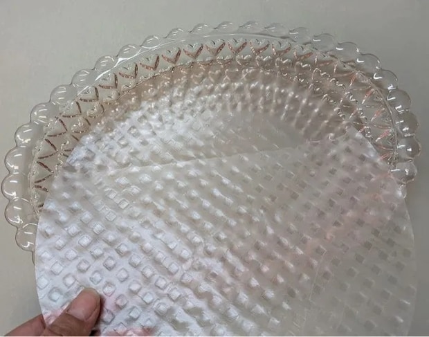 濡らしたライスペーパーの写真（撮影：grape編集部）