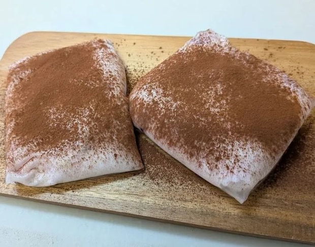 ココアパウダーを掛けたフルーツ大福の写真（撮影：grape編集部）