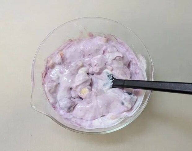 ヨーグルトとブルーベリーを合わせた写真（撮影：grape編集部）