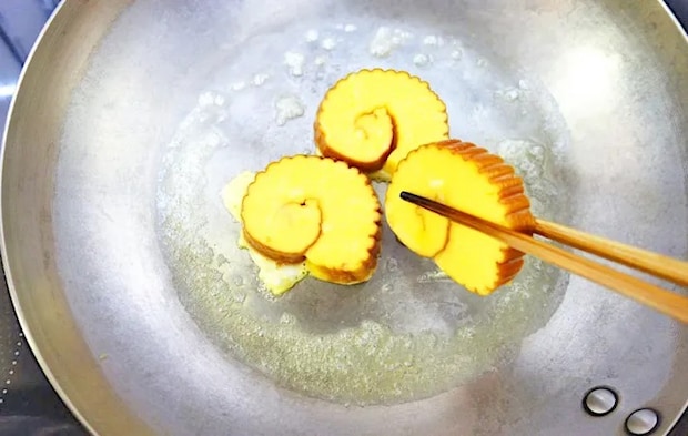 『伊達巻のフレンチトースト』を作る写真（撮影：エニママ）