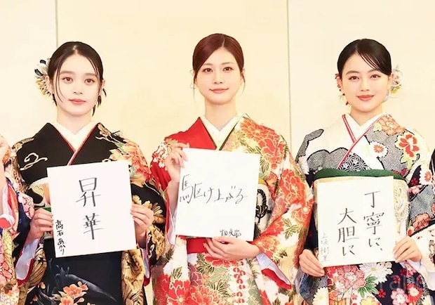 髙石さん、生見さん、上坂さんの今年の抱負（撮影：grape芸能編集部）
