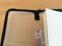 セリアで買った『A6ファスナーケース』　まさかの使い道に「意外と思いつかなかった」