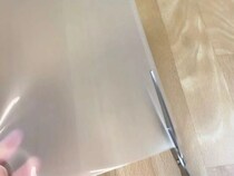 クリアファイルを半分に切って折ると？　完成したモノに「便利すぎ」「試したい」