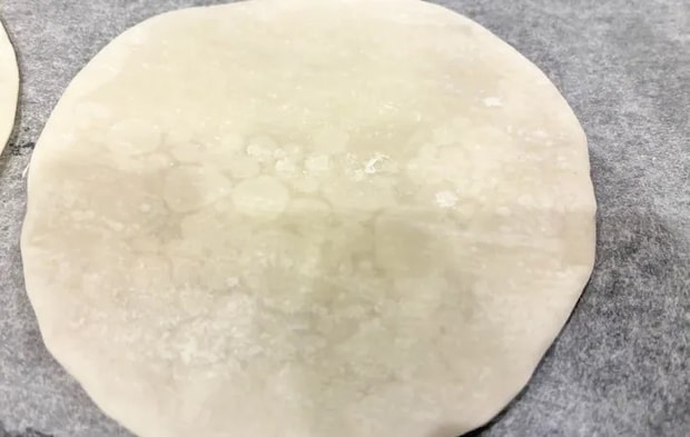 『餃子の皮のスイーツ』を作る写真（撮影：エニママ）