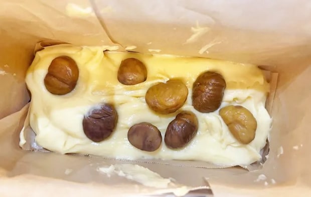 『栗入りパウンドケーキ』を作る写真（撮影：エニママ）