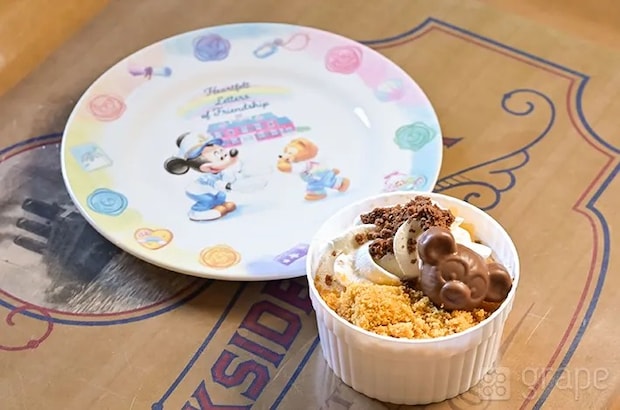 『キャラメルとチョコのアップルクランブルケーキ』の写真（撮影：grapeフード編集部）