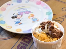 『クランブルケーキ』って聞き慣れないけど、実はおいしい！　ディズニーシー限定デザート＆プレート【ダッフィー】