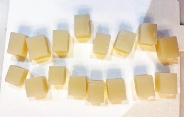 『飴餅』を作る写真（撮影：エニママ）