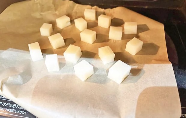 『飴餅』を作る写真（撮影：エニママ）