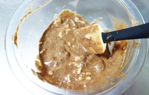 『スーパーカップ チョコ餅』を作る写真（撮影：エニママ）