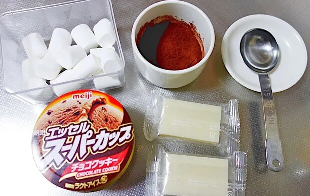 『スーパーカップ チョコ餅』の材料写真（撮影：エニママ）
