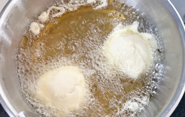 『天ぷらアイス』を作る写真（撮影：エニママ）