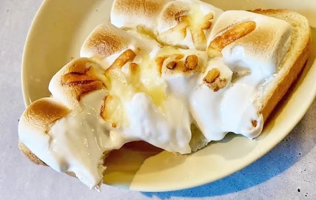 『マシュマロチーズトースト』の完成写真（撮影：エニママ）