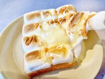「雪だるまみたい！」　食パンに12個のせて焼くと…甘じょっぱさがクセになる一品が完成