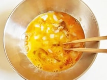 卵液に1本混ぜてみて！　玉子焼きの意外な具材に「かさましにピッタリ」「旨味アップ」