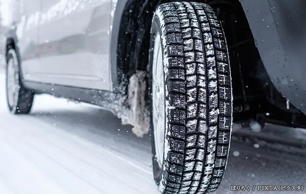 雪道と車の写真