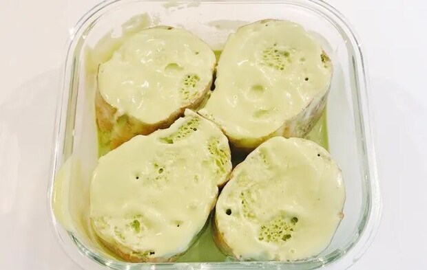 『抹茶アイスフレンチトースト』を作る写真（撮影：キジカク）