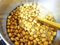 「その手があったか！」　節分後の豆を煮詰めて…？　意外なスイーツに「家族が大喜び」