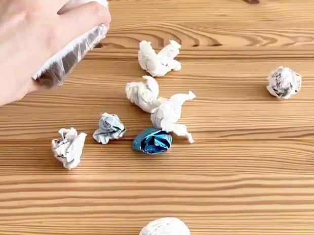 開閉もゴミ捨ても簡単！　100円ショップのポーチで作る『ゴミ箱』に「最高です」「これだ！」