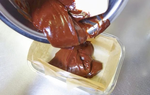 『水切りヨーグルト生チョコ』を作る写真（撮影：エニママ）