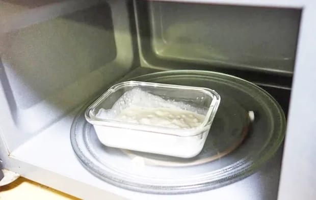 『水切りヨーグルト生チョコ』を作る写真（撮影：エニママ）