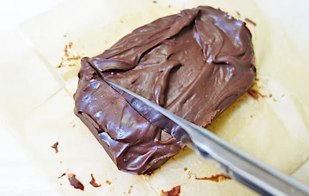 『水切りヨーグルト生チョコ』を作る写真（撮影：エニママ）